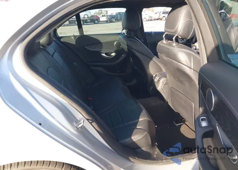 2016 Mercedes-Benz C 300 Sport z USA, uszkodzony, nr VIN 55SWF4JB2GU106895